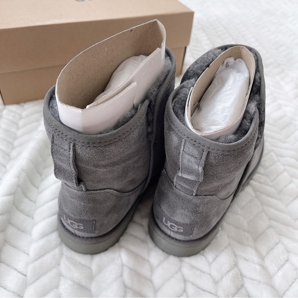 UGG Cory II Genuine Shearling Lined Boot - Picture 4 of 10